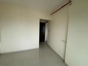 Room in 2 BHK Apartment at Earth Terrace, Goregaon West – for Rent