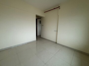 Room in 2 BHK Apartment at Earth Terrace, Goregaon West – for Rent