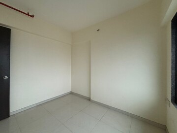 Room in 2 BHK Apartment at Earth Terrace, Goregaon West – for Rent