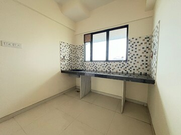 Room in 2 BHK Apartment at Earth Terrace, Goregaon West – for Rent