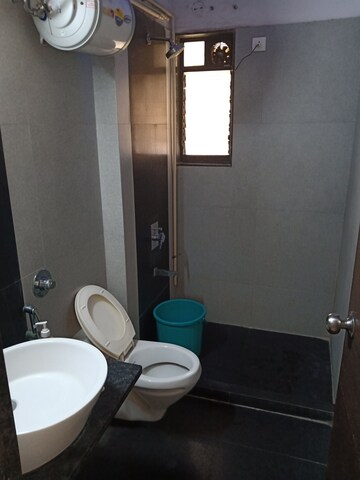 Bathroom in 4 BHK Apartment at Dharamveer Nagar – for Rent