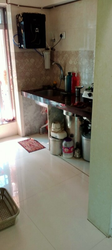 Furnished Amenities in 1 BHK Apartment at Bindra Complex, Andheri East – for Rent