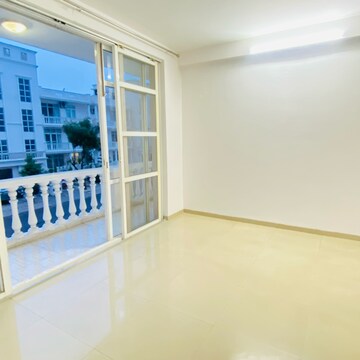Room in 3 BHK Builder Floor at DLF Hyde Park, Mullanpur – for Rent