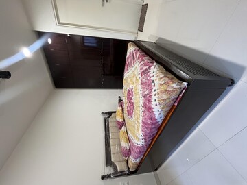 Room in 2 BHK Apartment at Godrej 24, Hinjewadi – for Rent