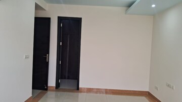 Room in 3 BHK Apartment at DLF Building 10, Dlf Phase ii – for Rent