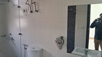 Bathroom in 3 BHK Apartment at DLF Building 10, Dlf Phase ii – for Rent