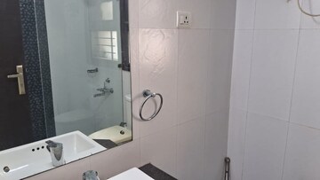 Bathroom in 3 BHK Apartment at DLF Building 10, Dlf Phase ii – for Rent
