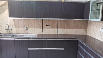 Furnished Amenities in 3 BHK Apartment at DLF Building 10, Dlf Phase ii – for Rent