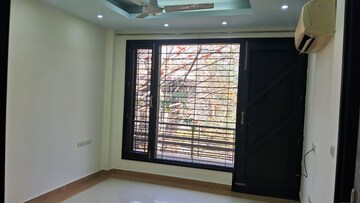 Room in 3 BHK Apartment at DLF Building 10, Dlf Phase ii – for Rent