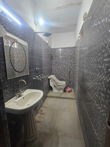 Bathroom in 5 BHK Independent House at Mukund Nagar – for Sale