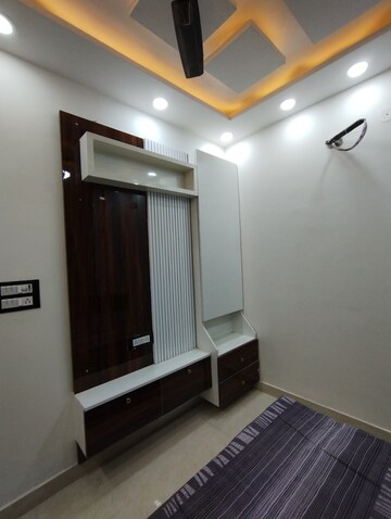 Furnished Amenities in 2 BHK Builder Floor at Mohan Garden – for Sale