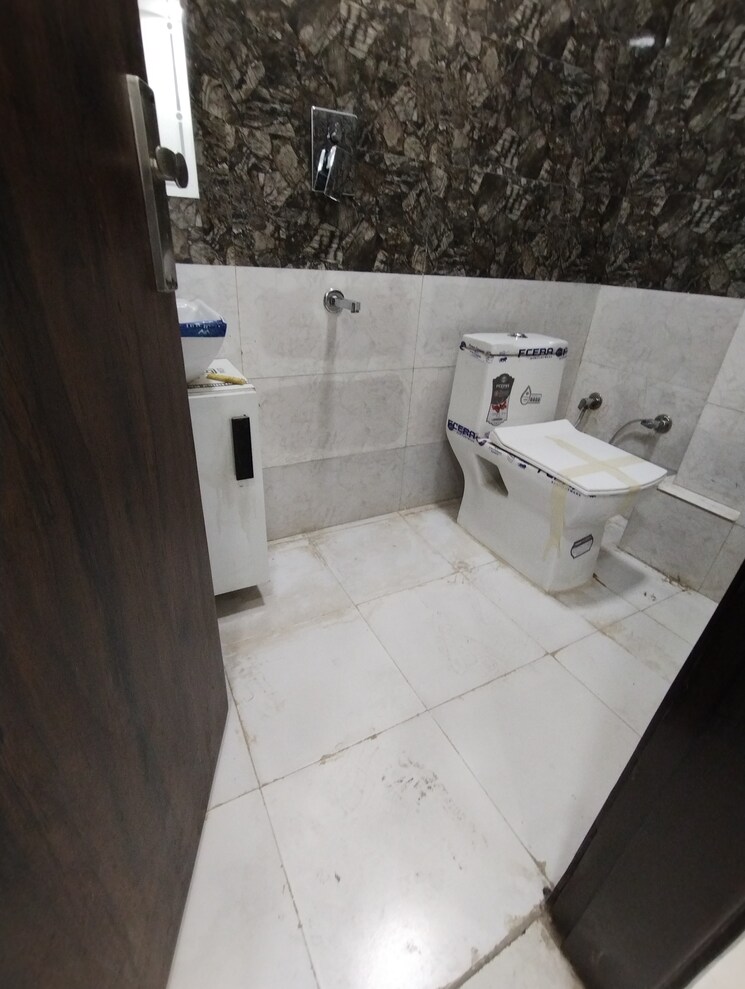 Bathroom, mohan garden 2 Bedroom 550 Sq.Ft. Builder Floor In Mohan Garden Delhi 8404733