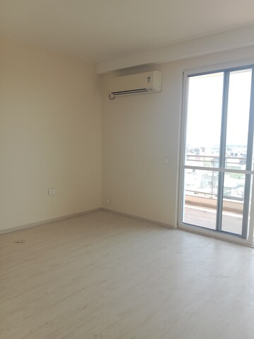 Room in 3 BHK Apartment at ATS Tourmaline, Sector 109 – for Rent