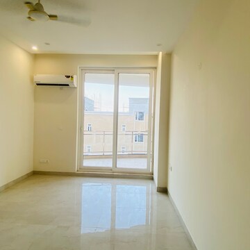 Room in 4 BHK Apartment at Ambika Florence Park, Mullanpur – for Rent