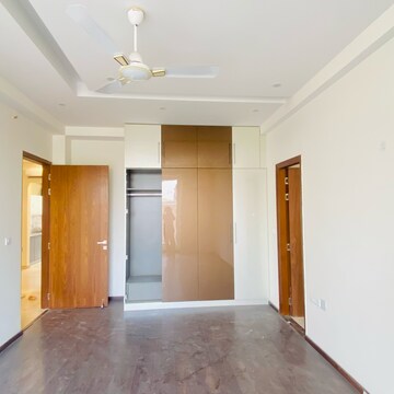 Room in 4 BHK Apartment at Ambika Florence Park, Mullanpur – for Rent