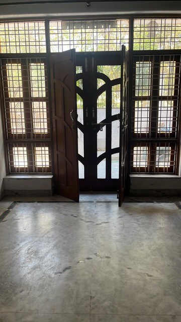 Room in 3 BHK Independent House at Ansal Plaza Sector-23, Sector 23 – for Rent