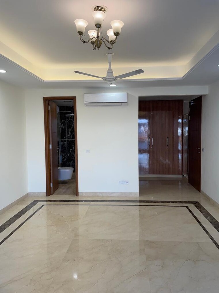 Room, uppal-southend 3 Bedroom 265 Sq.Yd. Builder Floor In Sector 49 Gurgaon 8404798