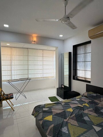Room in 2 BHK Apartment at Lodha Vista, Lower Parel – for Rent