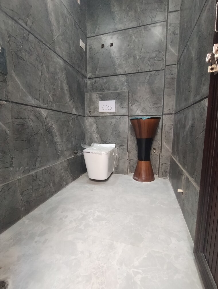 Bathroom, dwarka mor 3 Bedroom 850 Sq.Ft. Builder Floor In Dwarka Mor Delhi 8405132