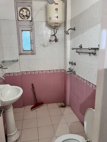 Bathroom in 4 BHK Apartment at Sector 27 – for Rent