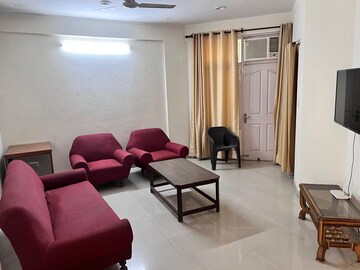 Living Room in 4 BHK Apartment at Sector 27 – for Rent