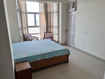 Bedroom in 4 BHK Apartment at Sector 27 – for Rent