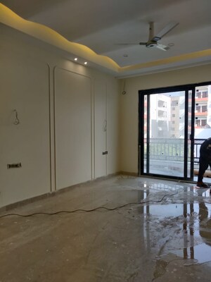 Room in 4 BHK Builder Floor at Sector 45 – for Sale