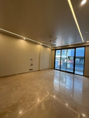 Room in 4 BHK Builder Floor at Sector 45 – for Sale