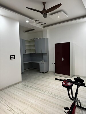 Room in 6 BHK Independent House at Raj Nagar Extension – for Sale