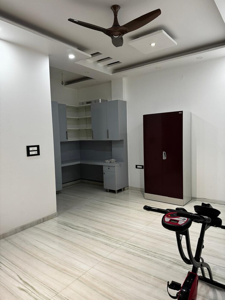 Room, raj nagar extension 6 Bedroom 136 Sq.Yd. Independent House In Raj Nagar Extension Ghaziabad 8405187