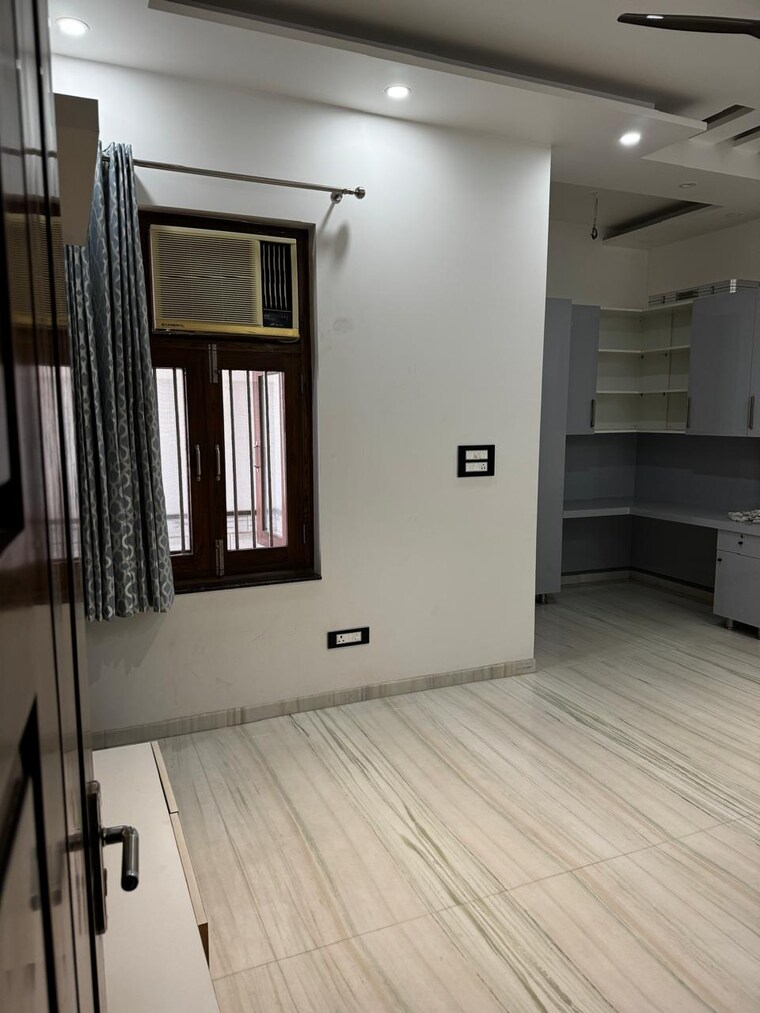 Room, raj nagar extension 6 Bedroom 136 Sq.Yd. Independent House In Raj Nagar Extension Ghaziabad 8405187
