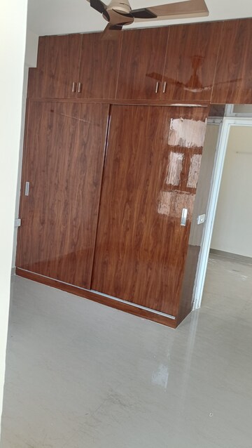 Room in 2 BHK Apartment at Shree Vardhman Mantra, Sector 67 – for Rent
