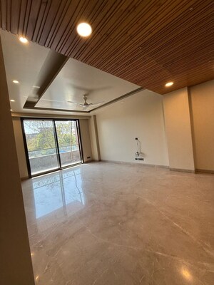 Room in 4 BHK Builder Floor at Sector 45 – for Sale