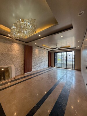 Kitchen in 4 BHK Builder Floor at Sector 45 – for Sale