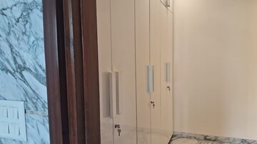 Building Lobby in 4 BHK Apartment at DLF Gateway Tower, Dlf Phase ii – for Rent