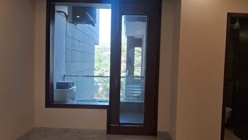 Room in 4 BHK Apartment at DLF Gateway Tower, Dlf Phase ii – for Rent
