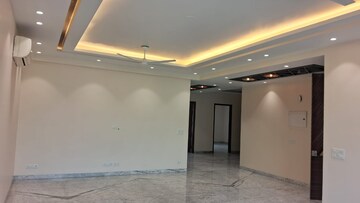 Building Lobby in 4 BHK Apartment at DLF Gateway Tower, Dlf Phase ii – for Rent
