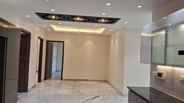 Team Area in 4 BHK Apartment at DLF Gateway Tower, Dlf Phase ii – for Rent