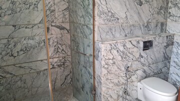 Bathroom in 4 BHK Apartment at DLF Gateway Tower, Dlf Phase ii – for Rent