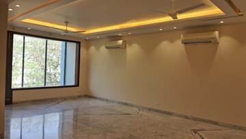 Room in 4 BHK Apartment at DLF Gateway Tower, Dlf Phase ii – for Rent