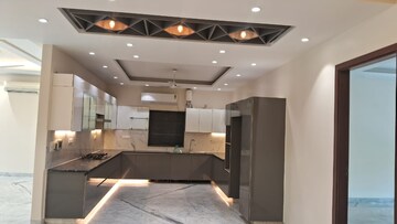 Kitchen in 4 BHK Apartment at DLF Gateway Tower, Dlf Phase ii – for Rent
