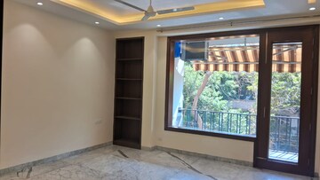 Bedroom in 4 BHK Apartment at DLF Gateway Tower, Dlf Phase ii – for Rent