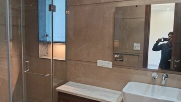 Bathroom in 4 BHK Apartment at DLF Gateway Tower, Dlf Phase ii – for Rent