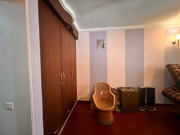 Living Room in 3.5 BHK Apartment at Sector 24 – for Rent