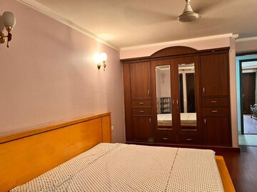 Room in 3.5 BHK Apartment at Sector 24 – for Rent