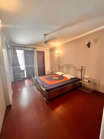Room in 3.5 BHK Apartment at Sector 24 – for Rent