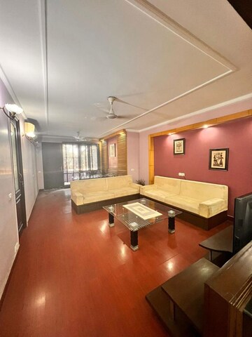 Living Room in 3.5 BHK Apartment at Sector 24 – for Rent