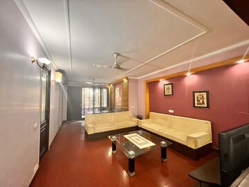 Living Room in 3.5 BHK Apartment at Sector 24 – for Rent