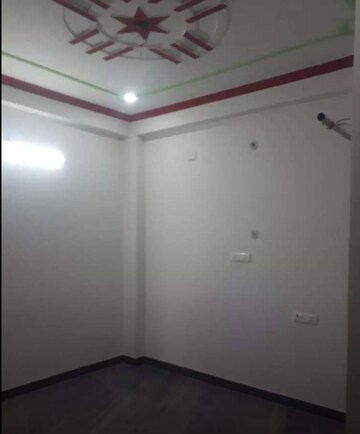 Room in 1 BHK Builder Floor at Aliganj – for Rent