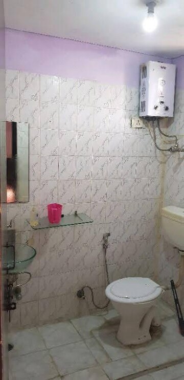 Bathroom in 2 BHK Builder Floor at Uppal Southend, Sector 49 – for Rent